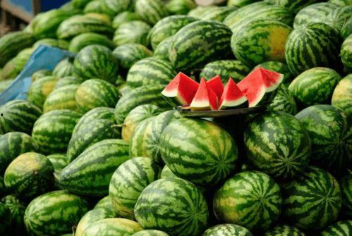 吴川网红吃瓜事件真相是真的吗,真相揭秘，还原事件始末